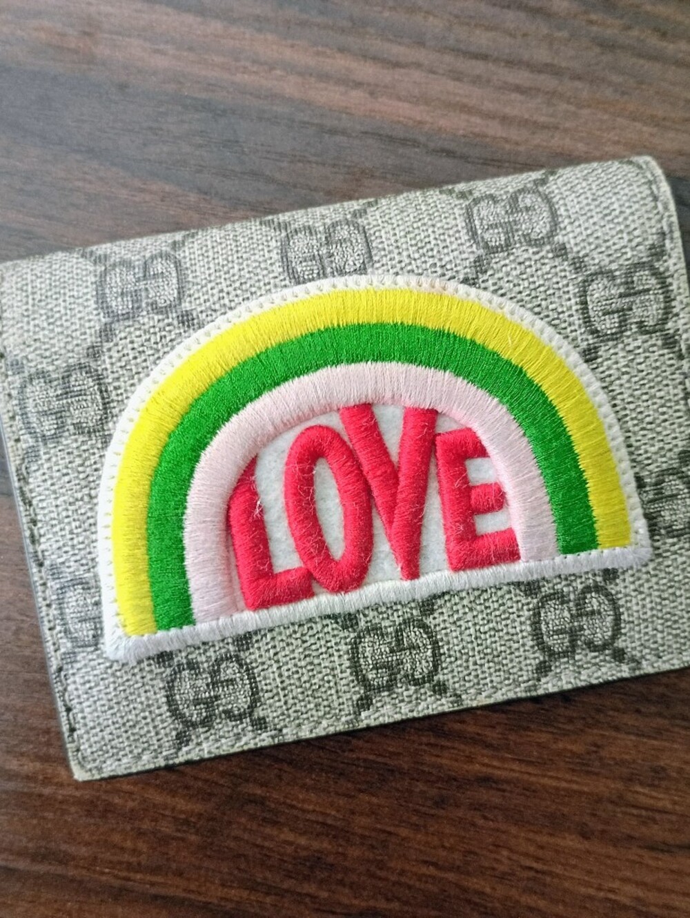 Gucci GG Supreme LOVE Rainbow Compact Bifold Wallet✨✨.
